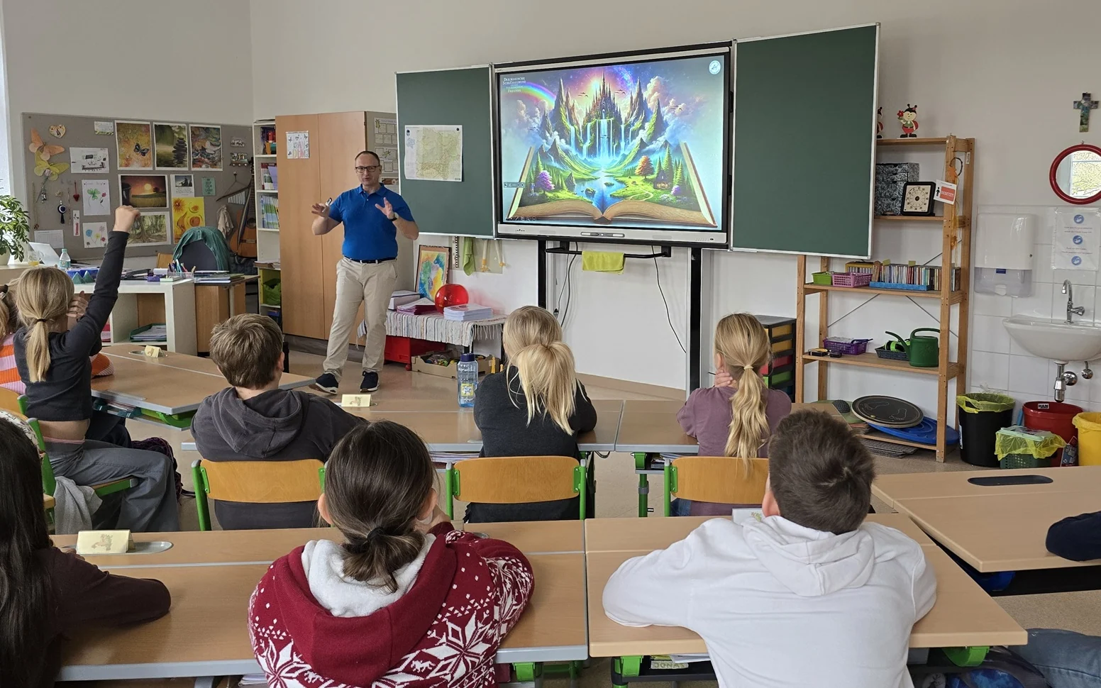 Alexander Miklós bei einer Autorenlesung – Volksschule Niederösterreich